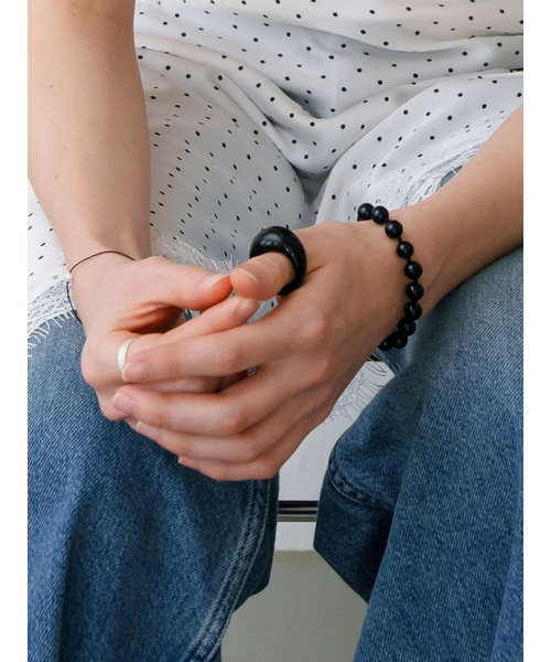 LOVE ME MONSTER(ラブミーモンスター)の「Bold Dome Formica Ring_2COL (L261MRI010)(リング・レディース・ブラック/ホワイト・FREE)」の4枚目の写真