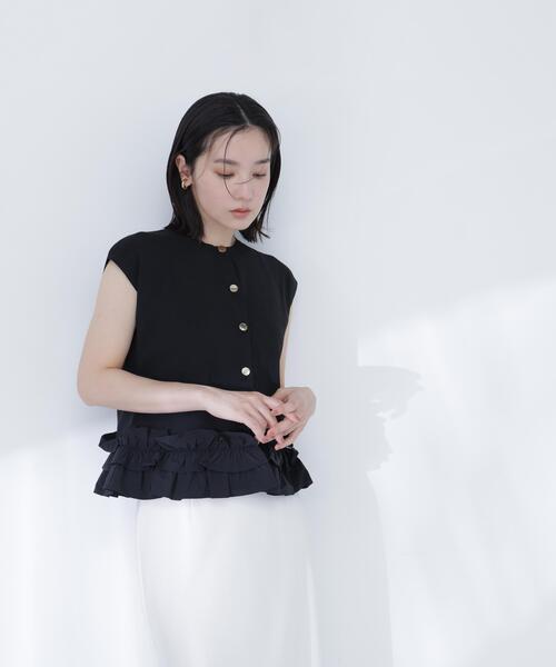 NATURAL BEAUTY BASIC(ナチュラルビューティーベーシック)の「フリルドッキングニットジレ(ベスト・レディース・ブラック/グレー系その他/オフホワイト・フリ-)」の7枚目の写真