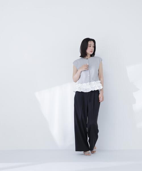 NATURAL BEAUTY BASIC(ナチュラルビューティーベーシック)の「フリルドッキングニットジレ(ベスト・レディース・ブラック/グレー系その他/オフホワイト・フリ-)」の16枚目の写真