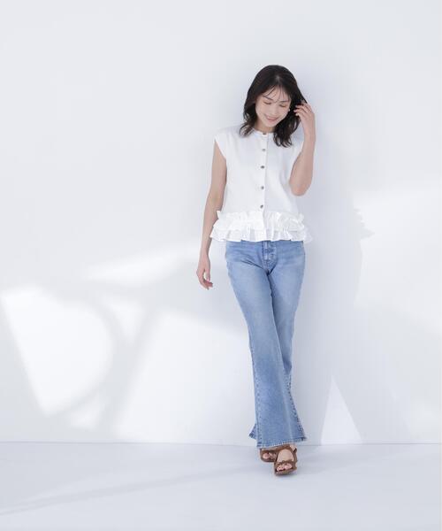 NATURAL BEAUTY BASIC(ナチュラルビューティーベーシック)の「フリルドッキングニットジレ(ベスト・レディース・ブラック/グレー系その他/オフホワイト・フリ-)」の4枚目の写真