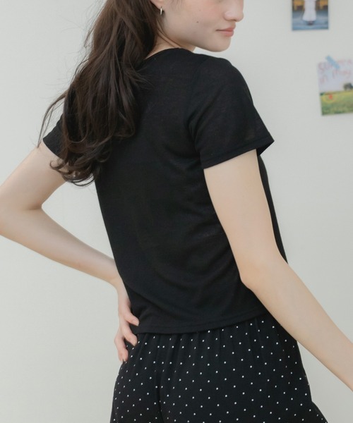 HEILIS(ヘイリス)の「シアーリブヘンリー半袖カットソー / シアートップス 半袖カットソー ヘンリーネック リブトップス コンパクトトップス レイヤード 韓国 カジュアル フェミニン 春服 夏服 秋服 ブラック オフホワイト グレー ブルー ピンク レッド 黒 白 灰色 青 赤(Tシャツ/カットソー・レディース・ブルー/ブラック/レッド/オフホワイト/グレー/ピンク・FREE)」の10枚目の写真