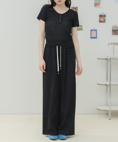 HEILIS(ヘイリス)の「シアーリブヘンリー半袖カットソー / シアートップス 半袖カットソー ヘンリーネック リブトップス コンパクトトップス レイヤード 韓国 カジュアル フェミニン 春服 夏服 秋服 ブラック オフホワイト グレー ブルー ピンク レッド 黒 白 灰色 青 赤(Tシャツ/カットソー・レディース・ブルー/ブラック/レッド/オフホワイト/グレー/ピンク・FREE)」の11枚目の写真