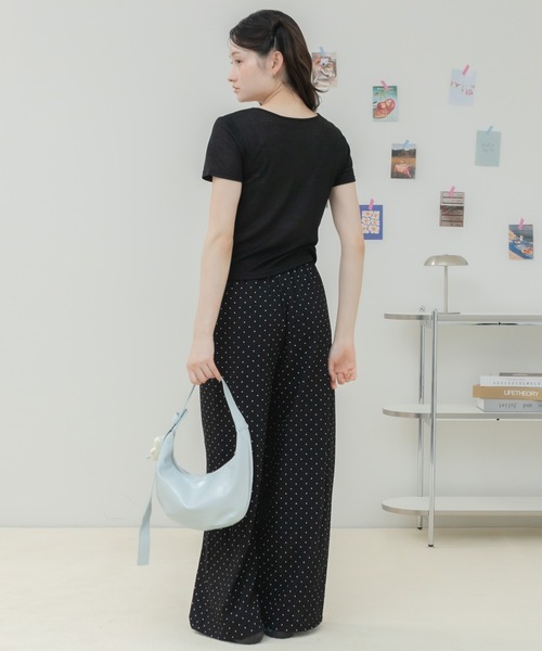 HEILIS(ヘイリス)の「シアーリブヘンリー半袖カットソー / シアートップス 半袖カットソー ヘンリーネック リブトップス コンパクトトップス レイヤード 韓国 カジュアル フェミニン 春服 夏服 秋服 ブラック オフホワイト グレー ブルー ピンク レッド 黒 白 灰色 青 赤(Tシャツ/カットソー・レディース・ブルー/ブラック/レッド/オフホワイト/グレー/ピンク・FREE)」の14枚目の写真