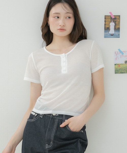 HEILIS(ヘイリス)の「シアーリブヘンリー半袖カットソー / シアートップス 半袖カットソー ヘンリーネック リブトップス コンパクトトップス レイヤード 韓国 カジュアル フェミニン 春服 夏服 秋服 ブラック オフホワイト グレー ブルー ピンク レッド 黒 白 灰色 青 赤(Tシャツ/カットソー・レディース・ブルー/ブラック/レッド/オフホワイト/グレー/ピンク・FREE)」の16枚目の写真