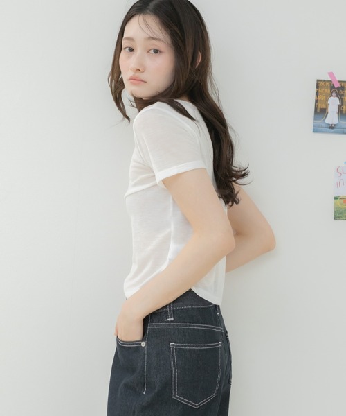 HEILIS(ヘイリス)の「シアーリブヘンリー半袖カットソー / シアートップス 半袖カットソー ヘンリーネック リブトップス コンパクトトップス レイヤード 韓国 カジュアル フェミニン 春服 夏服 秋服 ブラック オフホワイト グレー ブルー ピンク レッド 黒 白 灰色 青 赤(Tシャツ/カットソー・レディース・ブルー/ブラック/レッド/オフホワイト/グレー/ピンク・FREE)」の18枚目の写真