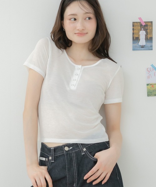 HEILIS(ヘイリス)の「シアーリブヘンリー半袖カットソー / シアートップス 半袖カットソー ヘンリーネック リブトップス コンパクトトップス レイヤード 韓国 カジュアル フェミニン 春服 夏服 秋服 ブラック オフホワイト グレー ブルー ピンク レッド 黒 白 灰色 青 赤(Tシャツ/カットソー・レディース・ブルー/ブラック/レッド/オフホワイト/グレー/ピンク・FREE)」の19枚目の写真