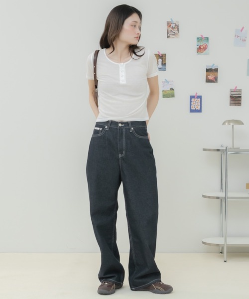 HEILIS(ヘイリス)の「シアーリブヘンリー半袖カットソー / シアートップス 半袖カットソー ヘンリーネック リブトップス コンパクトトップス レイヤード 韓国 カジュアル フェミニン 春服 夏服 秋服 ブラック オフホワイト グレー ブルー ピンク レッド 黒 白 灰色 青 赤(Tシャツ/カットソー・レディース・ブルー/ブラック/レッド/オフホワイト/グレー/ピンク・FREE)」の20枚目の写真