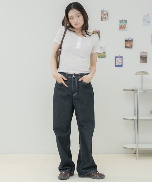HEILIS(ヘイリス)の「シアーリブヘンリー半袖カットソー / シアートップス 半袖カットソー ヘンリーネック リブトップス コンパクトトップス レイヤード 韓国 カジュアル フェミニン 春服 夏服 秋服 ブラック オフホワイト グレー ブルー ピンク レッド 黒 白 灰色 青 赤(Tシャツ/カットソー・レディース・ブルー/ブラック/レッド/オフホワイト/グレー/ピンク・FREE)」の21枚目の写真