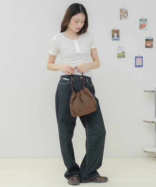 HEILIS(ヘイリス)の「シアーリブヘンリー半袖カットソー / シアートップス 半袖カットソー ヘンリーネック リブトップス コンパクトトップス レイヤード 韓国 カジュアル フェミニン 春服 夏服 秋服 ブラック オフホワイト グレー ブルー ピンク レッド 黒 白 灰色 青 赤(Tシャツ/カットソー・レディース・ブルー/ブラック/レッド/オフホワイト/グレー/ピンク・FREE)」の22枚目の写真