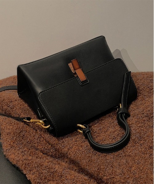 NiiNa(ニーナ)の「【高品質牛革】2wayウッドバックルレトロバッグ(ショルダーバッグ・レディース・モカ・FREE)」の8枚目の写真