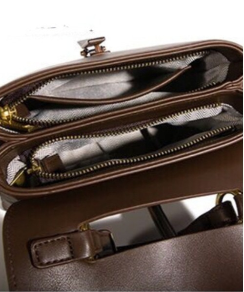 NiiNa(ニーナ)の「【高品質牛革】2wayウッドバックルレトロバッグ(ショルダーバッグ・レディース・モカ・FREE)」の7枚目の写真