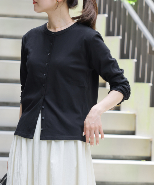 JOURNAL STANDARD relume(ジャーナルスタンダード レリューム)の「シアーツイストコットンクルーネックカーディガン(カーディガン/ボレロ・レディース・ブラック/ブラウン/サックスブルー・FREE)」の1枚目の写真