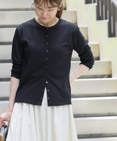 JOURNAL STANDARD relume(ジャーナルスタンダード レリューム)の「シアーツイストコットンクルーネックカーディガン(カーディガン/ボレロ・レディース・ブラック/ブラウン/サックスブルー・FREE)」の9枚目の写真