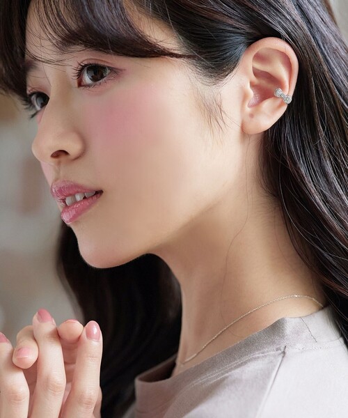 Tiaclasse(ティアクラッセ)の「リボンモチーフストーンイヤカフ(イヤリング・レディース・シルバー/ゴールド・FREE)」の7枚目の写真