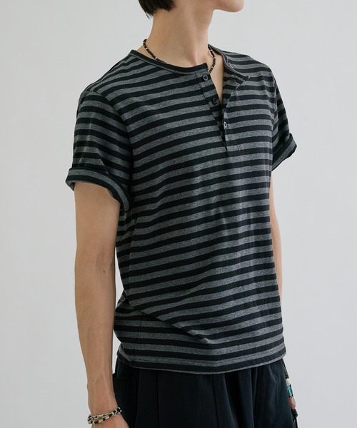 EPNK(イーピーエヌケー)の「Border henly neck tee / ボーダーヘンリーネックT(Tシャツ/カットソー・メンズ・オフホワイト/ブラック・SMALL/MEDIUM/LARGE)」の8枚目の写真