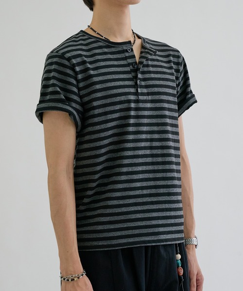 EPNK(イーピーエヌケー)の「Border henly neck tee / ボーダーヘンリーネックT(Tシャツ/カットソー・メンズ・オフホワイト/ブラック・SMALL/MEDIUM/LARGE)」の7枚目の写真