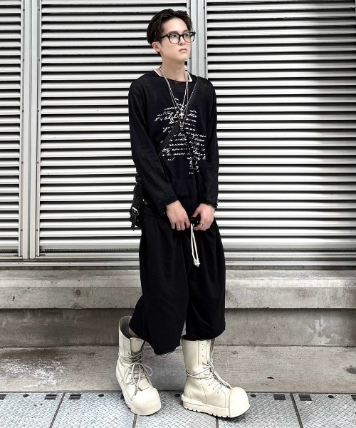 Never mind the XU / Chikashitsu+（ネバーマインド ザ エックスユー / チカシツプラス）の「【nmtc+】Double Waist Bermuda Pants / 【エヌエムティーシープラス】レイヤード風バミューダスウェットハーフパンツ（スウェットパンツ・メンズ・グレー/ブラック・ONE SIZE）」の5枚目の写真