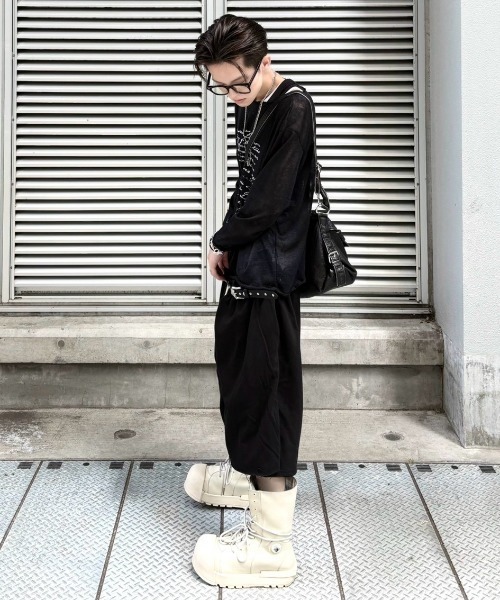 Never mind the XU / Chikashitsu+（ネバーマインド ザ エックスユー / チカシツプラス）の「【nmtc+】Double Waist Bermuda Pants / 【エヌエムティーシープラス】レイヤード風バミューダスウェットハーフパンツ（スウェットパンツ・メンズ・グレー/ブラック・ONE SIZE）」の7枚目の写真