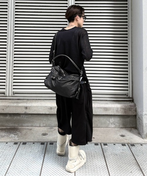 Never mind the XU / Chikashitsu+（ネバーマインド ザ エックスユー / チカシツプラス）の「【nmtc+】Double Waist Bermuda Pants / 【エヌエムティーシープラス】レイヤード風バミューダスウェットハーフパンツ（スウェットパンツ・メンズ・グレー/ブラック・ONE SIZE）」の8枚目の写真
