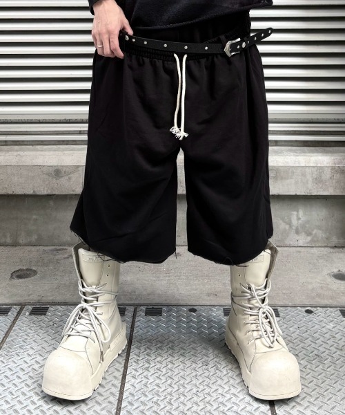 Never mind the XU / Chikashitsu+（ネバーマインド ザ エックスユー / チカシツプラス）の「【nmtc+】Double Waist Bermuda Pants / 【エヌエムティーシープラス】レイヤード風バミューダスウェットハーフパンツ（スウェットパンツ・メンズ・グレー/ブラック・ONE SIZE）」の10枚目の写真
