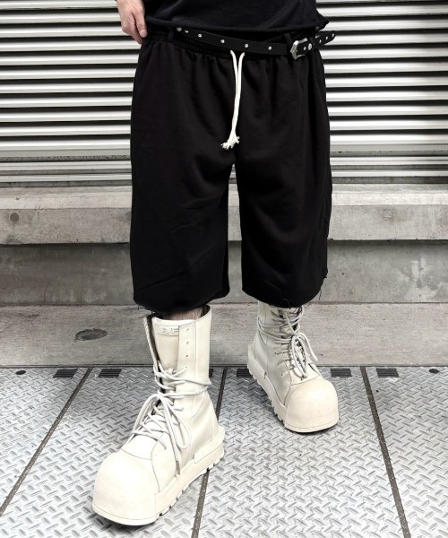 Never mind the XU / Chikashitsu+（ネバーマインド ザ エックスユー / チカシツプラス）の「【nmtc+】Double Waist Bermuda Pants / 【エヌエムティーシープラス】レイヤード風バミューダスウェットハーフパンツ（スウェットパンツ・メンズ・グレー/ブラック・ONE SIZE）」の12枚目の写真