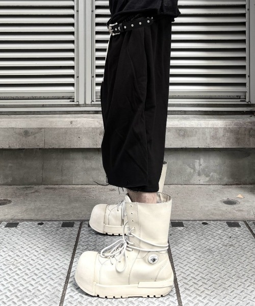 Never mind the XU / Chikashitsu+（ネバーマインド ザ エックスユー / チカシツプラス）の「【nmtc+】Double Waist Bermuda Pants / 【エヌエムティーシープラス】レイヤード風バミューダスウェットハーフパンツ（スウェットパンツ・メンズ・グレー/ブラック・ONE SIZE）」の9枚目の写真