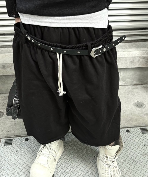 Never mind the XU / Chikashitsu+（ネバーマインド ザ エックスユー / チカシツプラス）の「【nmtc+】Double Waist Bermuda Pants / 【エヌエムティーシープラス】レイヤード風バミューダスウェットハーフパンツ（スウェットパンツ・メンズ・グレー/ブラック・ONE SIZE）」の4枚目の写真