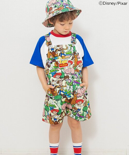 Disney(ディズニー)の「ディズニーキャラクター トイ・ストーリー/総柄ショートサロペ(サロペット/オーバーオール・キッズ・グリーン・130/90/100/110/120)」の1枚目の写真