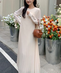 CREW NECK LONG PLEATS DRESS(クリューネックロングプリーツドレス)