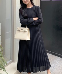 CREW NECK LONG PLEATS DRESS(クリューネックロングプリーツドレス)