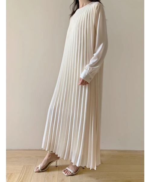 BIRTHDAY BASH（バースデイバッシュ）の「CREW NECK LONG PLEATS DRESS（クリューネックロングプリーツドレス）（ワンピース・レディース・ホワイト系その他/ブラック・MEDIUM/SMALL）」の6枚目の写真