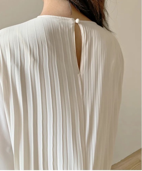 BIRTHDAY BASH（バースデイバッシュ）の「CREW NECK LONG PLEATS DRESS（クリューネックロングプリーツドレス）（ワンピース・レディース・ホワイト系その他/ブラック・MEDIUM/SMALL）」の9枚目の写真