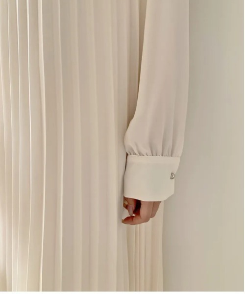 BIRTHDAY BASH（バースデイバッシュ）の「CREW NECK LONG PLEATS DRESS（クリューネックロングプリーツドレス）（ワンピース・レディース・ホワイト系その他/ブラック・MEDIUM/SMALL）」の11枚目の写真