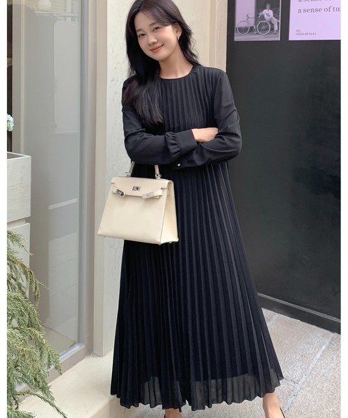 BIRTHDAY BASH（バースデイバッシュ）の「CREW NECK LONG PLEATS DRESS（クリューネックロングプリーツドレス）（ワンピース・レディース・ホワイト系その他/ブラック・MEDIUM/SMALL）」の20枚目の写真