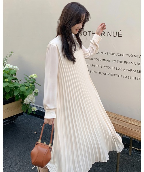 BIRTHDAY BASH（バースデイバッシュ）の「CREW NECK LONG PLEATS DRESS（クリューネックロングプリーツドレス）（ワンピース・レディース・ホワイト系その他/ブラック・MEDIUM/SMALL）」の22枚目の写真