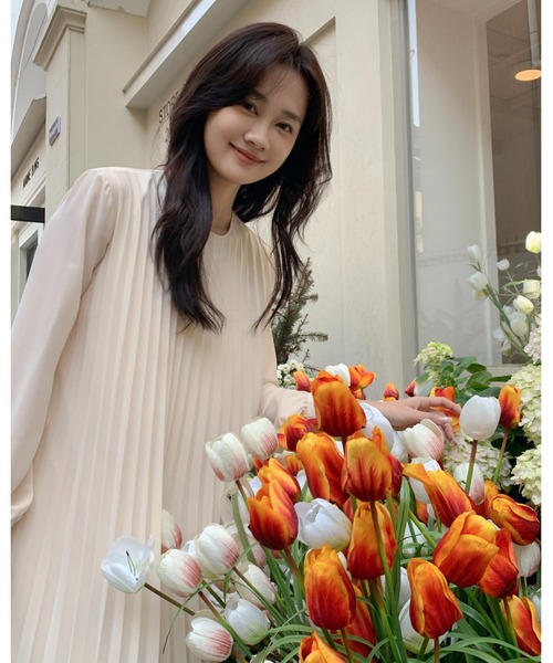 BIRTHDAY BASH（バースデイバッシュ）の「CREW NECK LONG PLEATS DRESS（クリューネックロングプリーツドレス）（ワンピース・レディース・ホワイト系その他/ブラック・MEDIUM/SMALL）」の21枚目の写真