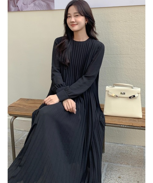 BIRTHDAY BASH（バースデイバッシュ）の「CREW NECK LONG PLEATS DRESS（クリューネックロングプリーツドレス）（ワンピース・レディース・ホワイト系その他/ブラック・MEDIUM/SMALL）」の18枚目の写真