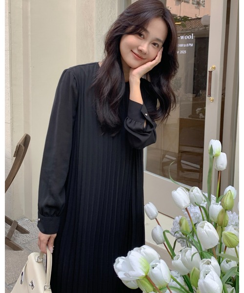 BIRTHDAY BASH（バースデイバッシュ）の「CREW NECK LONG PLEATS DRESS（クリューネックロングプリーツドレス）（ワンピース・レディース・ホワイト系その他/ブラック・MEDIUM/SMALL）」の15枚目の写真