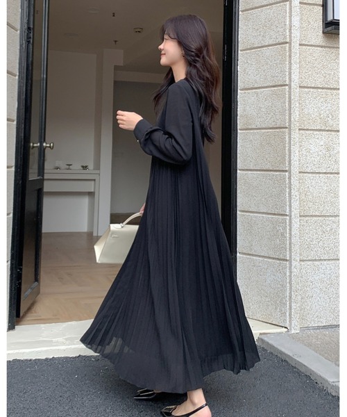 BIRTHDAY BASH（バースデイバッシュ）の「CREW NECK LONG PLEATS DRESS（クリューネックロングプリーツドレス）（ワンピース・レディース・ホワイト系その他/ブラック・MEDIUM/SMALL）」の16枚目の写真