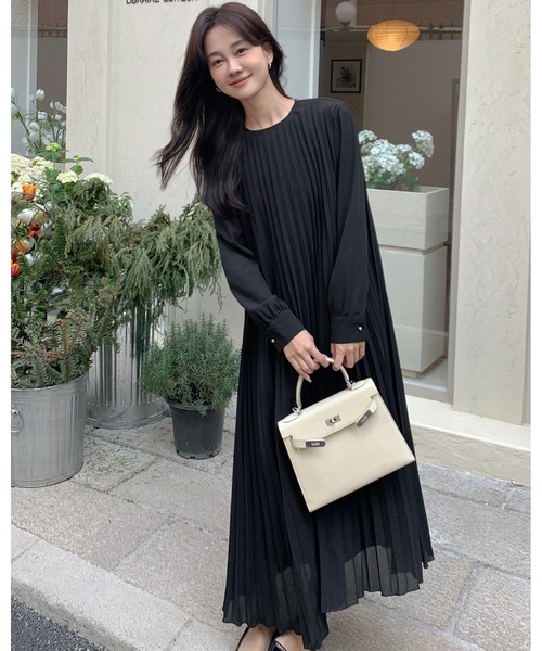 BIRTHDAY BASH（バースデイバッシュ）の「CREW NECK LONG PLEATS DRESS（クリューネックロングプリーツドレス）（ワンピース・レディース・ホワイト系その他/ブラック・MEDIUM/SMALL）」の12枚目の写真