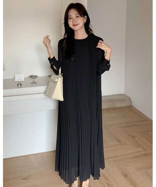 BIRTHDAY BASH（バースデイバッシュ）の「CREW NECK LONG PLEATS DRESS（クリューネックロングプリーツドレス）（ワンピース・レディース・ホワイト系その他/ブラック・MEDIUM/SMALL）」の13枚目の写真