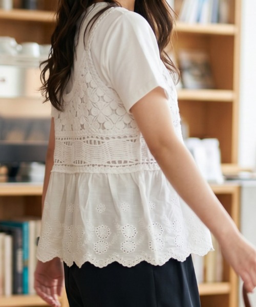 umune(ウムネ)の「ビスチェ Tシャツ セット 透かし編み レース かぎ針編み 重ね着 レイヤード アンサンブル 半袖 トップス 夏(Tシャツ/カットソー・レディース・ライトベージュ/オフホワイト・FREE)」の5枚目の写真