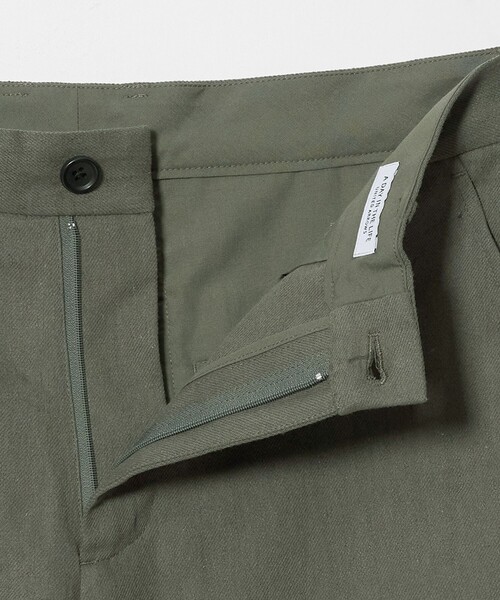 A DAY IN THE LIFE UNITED ARROWS(アデイインザライフユナイテッドアローズ)の「シャンブレーツイル ノープリーツ ショーツ<A DAY IN THE LIFE>(その他パンツ・メンズ・ネイビー/オフホワイト/オリーブ・S/M/L)」の6枚目の写真