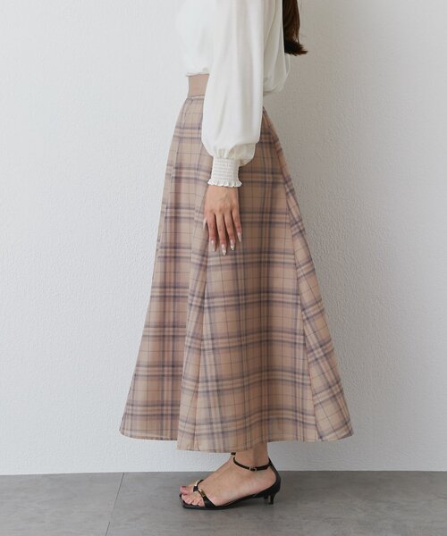 La boutique BonBon(ラブティックボンボン)の「【お上品シルエット】シアーチェックオーガンサーキュラースカート(スカート・レディース・ベージュ/ネイビー・38/36/PS)」の18枚目の写真