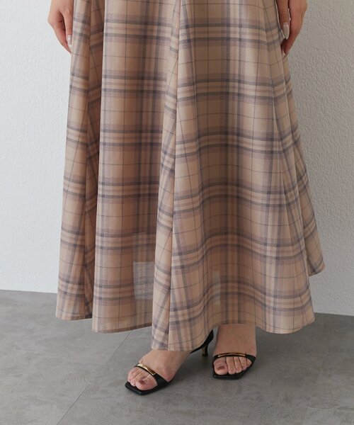 La boutique BonBon(ラブティックボンボン)の「【お上品シルエット】シアーチェックオーガンサーキュラースカート(スカート・レディース・ベージュ/ネイビー・38/36/PS)」の22枚目の写真