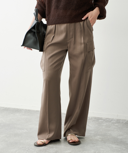 Spick & Span（スピックアンドスパン）の「スエードサテンカーゴパンツ（カーゴパンツ・レディース・ブラック/モカ・38/36）」の4枚目の写真