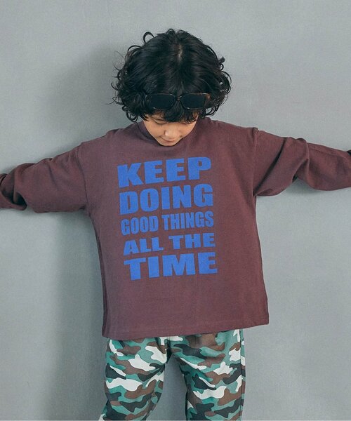 BREEZE(ブリーズ)の「【WEB限定】ゆったりシルエットグラフィックバリエーション長袖Tシャツ(Tシャツ/カットソー・キッズ・ブラウン/イエロー/ダークグリーン/オフホワイト/ピンク/ブラック/ブルー/キナリ/ライム/チャコール/レッド/ライトグレー/キャメル/レインボー/アイボリー/ミント/パープル/ベージュ/ネイビー/オレンジ・130/140/120/90/110/100/160/150)」の7枚目の写真