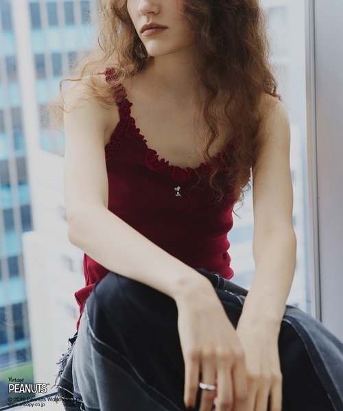 PEANUTS(ピーナッツ)の「VINTAGE PEANUTS TWIST FRILL RIB CUT CAMISOLE(キャミソール・レディース・レッド/ブラウン/ホワイト・MEDIUM/SMALL)」の4枚目の写真
