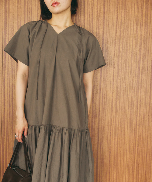 U by SPICK&SPAN(ユーバイスピックアンドスパン)の「2WAYハーフスリーブコットンロングワンピース(ワンピース・レディース・カーキ/ブラック/ブルー・36)」の2枚目の写真