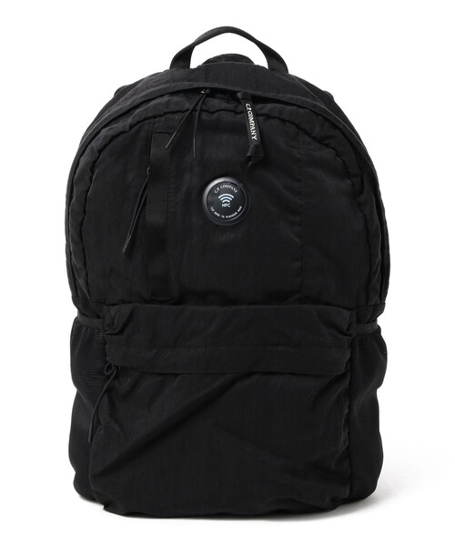 C.P. COMPANY(シーピーカンパニー)の「C.P. Company / Nylon B Lens Backpack(バックパック/リュック・メンズ・ブラック・ONE SIZE)」の1枚目の写真
